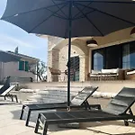 Basecamp Дом отдыха Vizinada
